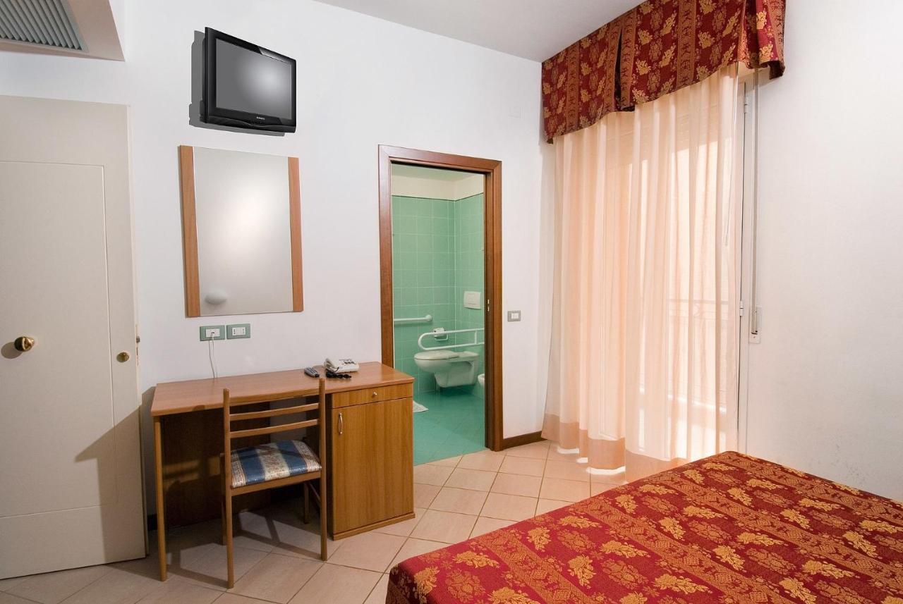 Hotel Belvedere Misano Adriatico Zimmer foto